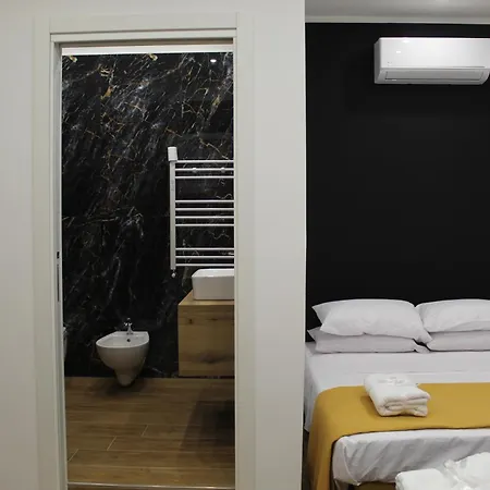 Pensjonat Blackwoody Contemporary - Centro Storico Neapol